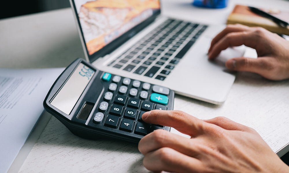 asian-businessmen-use-calculator-calculate-tax-income asian-businessmen-use-calculator-calculate-tax-income