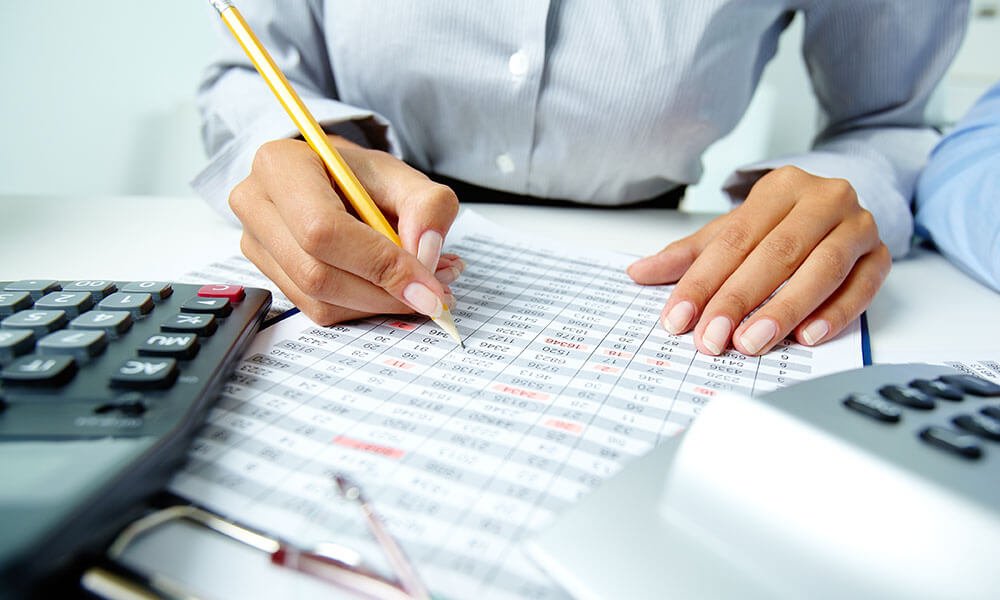 close-up-busy-businesswoman close-up-busy-businesswoman